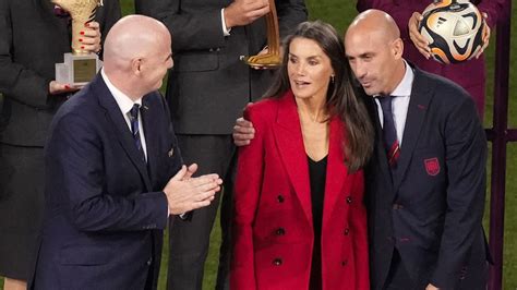 rubiales letizia|Angry reaction after Spanish soccer leader kissed a Women’s。